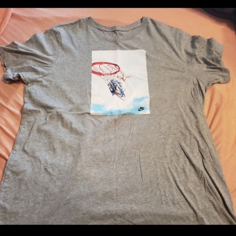 The Nike Tee Men's XL Nike Air basketball hoop New without tags-gray